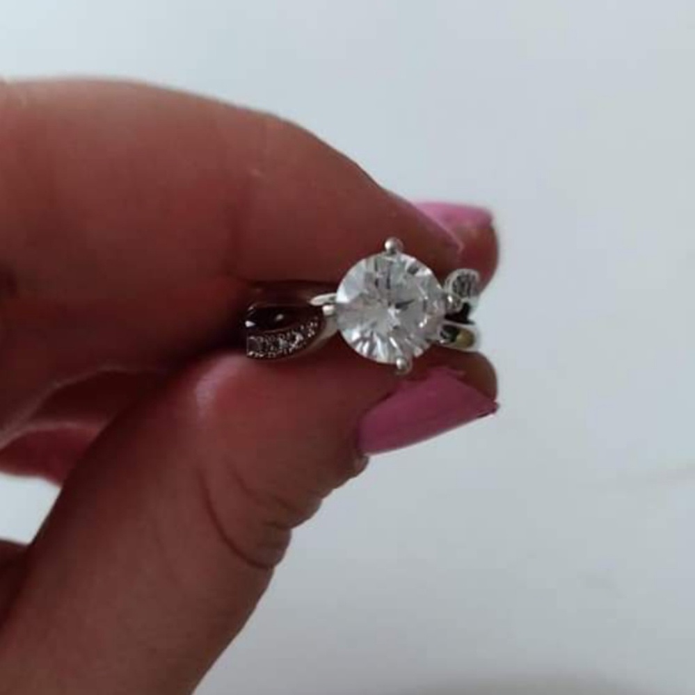 Ring - Picture 2 of 3